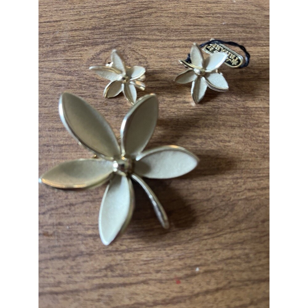 Vintage Crown Trifari Gold Tone Plumeria Flower Earrings & Brooch Set